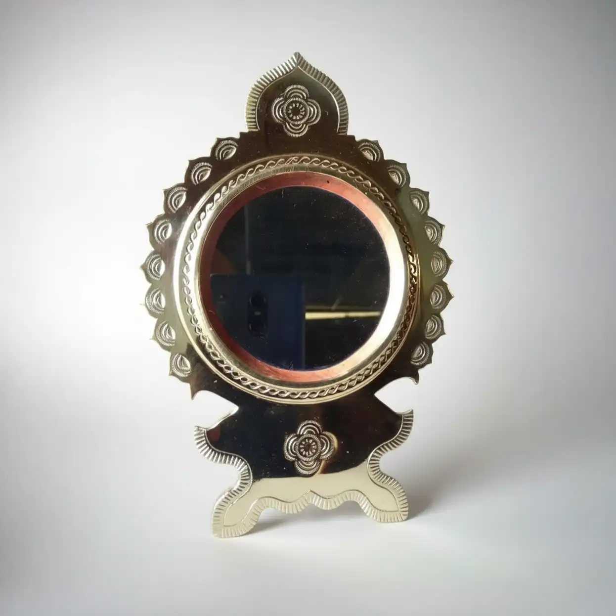 Oval Brass Aranmula Kannadi